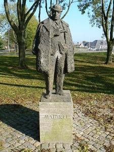 Foto: Maigretstatue Delfzijl